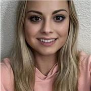 Maestra de primaria especializada en pedagogía terapéutica y niñera